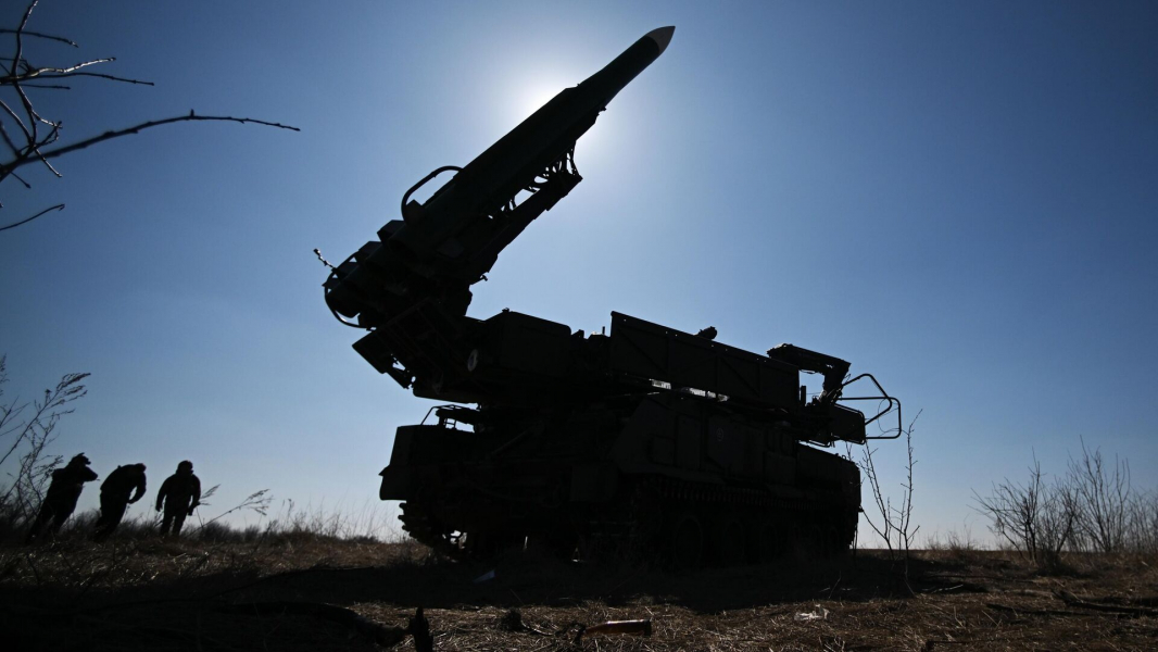 Расчеты ПВО «Бук-М2» прошли спецподготовку для охоты на истребители F-16