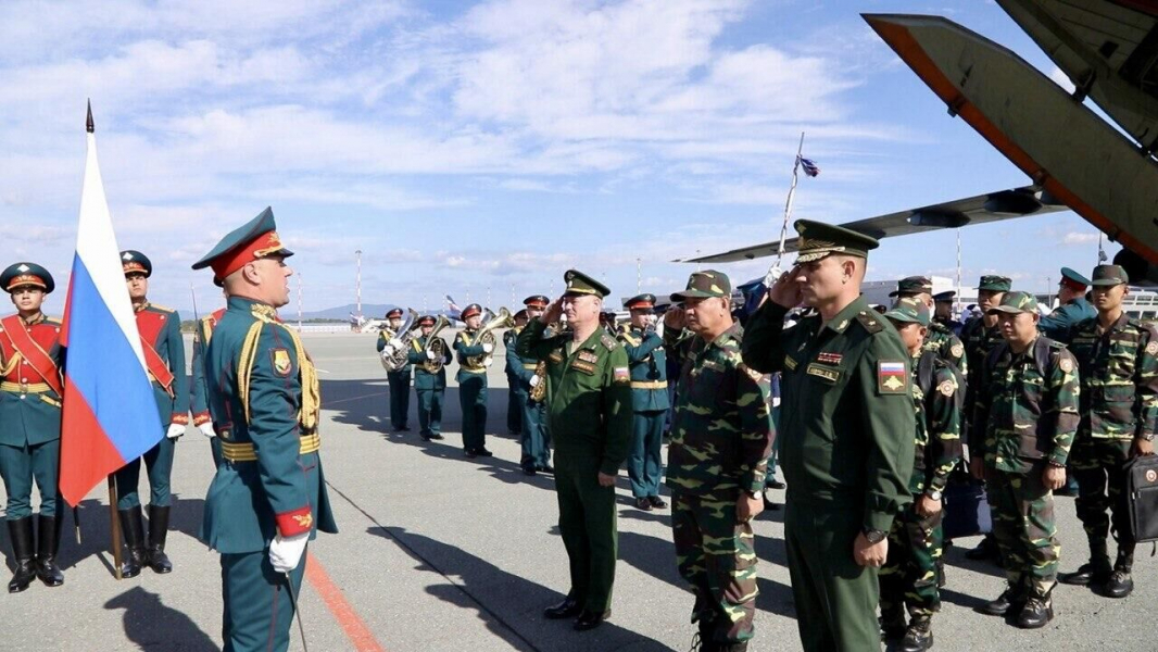 Военные РФ организовали День русской национальной кухни для коллег из Лаоса